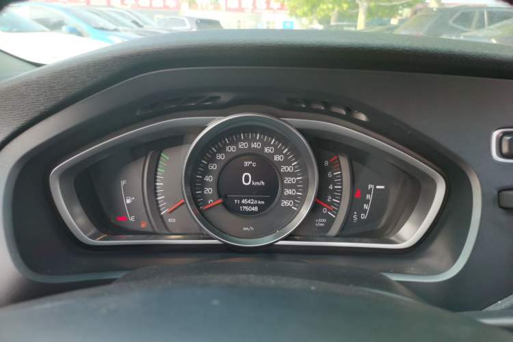 Used Volvo V40 2014 2.0T Zhiyi Version Instrument Cluster