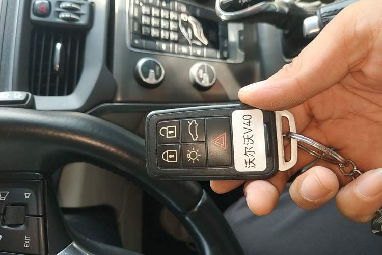 Used Volvo V40 2014 2.0T Zhiya Edition Interior 1