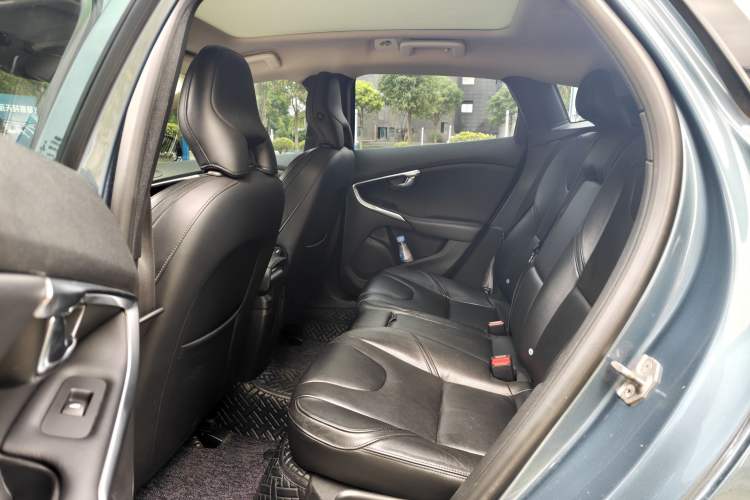 Used Volvo V40 2014 2.0T Zhiya Edition Interior 10