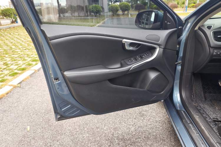 Used Volvo V40 2014 2.0T Zhiya Edition Interior 12