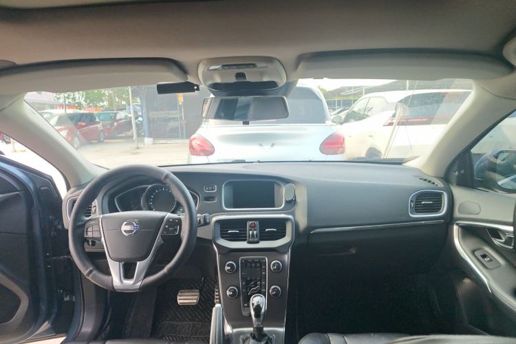 Used Volvo V40 2014 2.0T Zhiya Edition Interior 14
