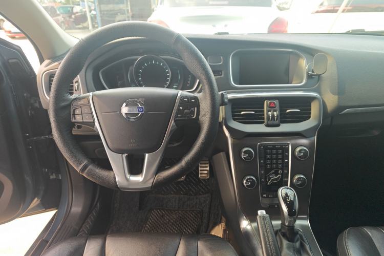 Used Volvo V40 2014 2.0T Zhiya Edition Interior 15