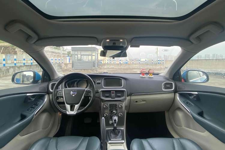 Used Volvo V40 2014 2.0T Zhiya Edition Interior 2