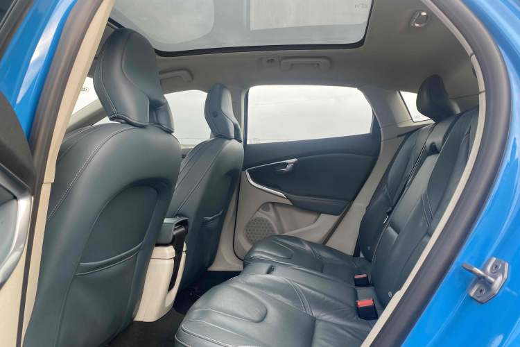 Used Volvo V40 2014 2.0T Zhiya Edition Interior 4
