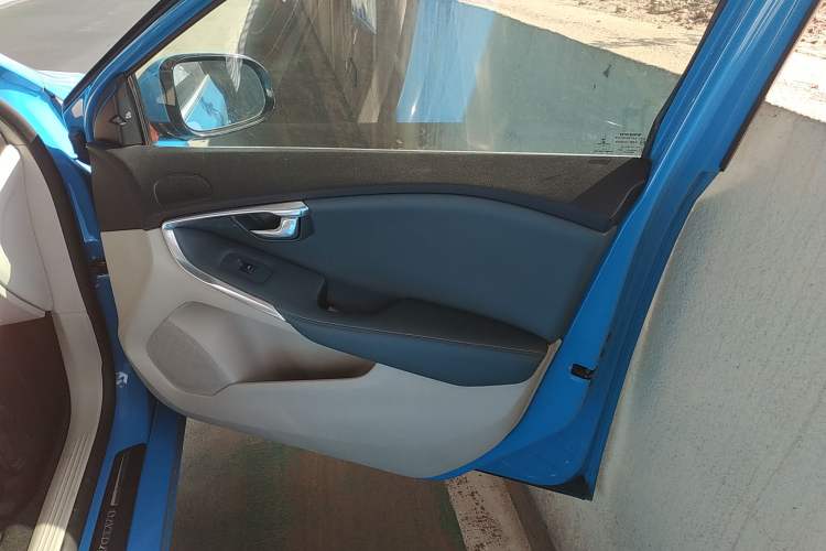 Used Volvo V40 2014 2.0T Zhiya Edition Interior 5