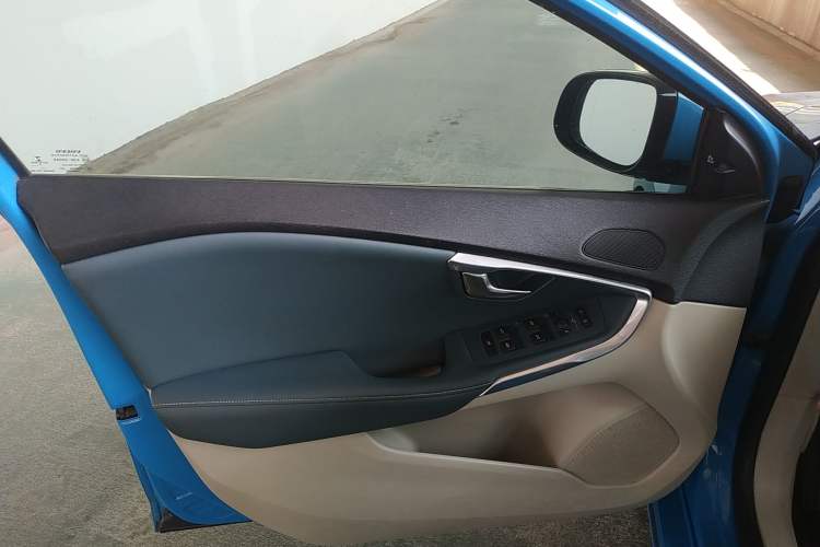 Used Volvo V40 2014 2.0T Zhiya Edition Interior 7