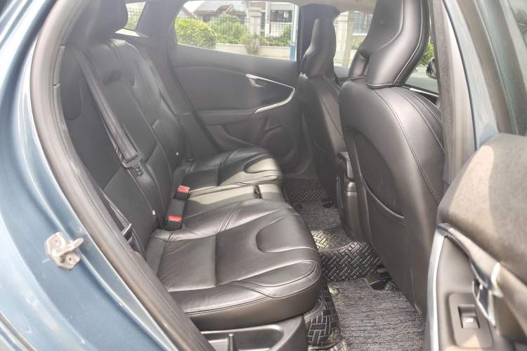 Used Volvo V40 2014 2.0T Zhiya Edition Interior 7