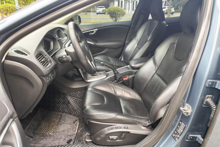 Used Volvo V40 2014 2.0T Zhiya Edition Interior 8
