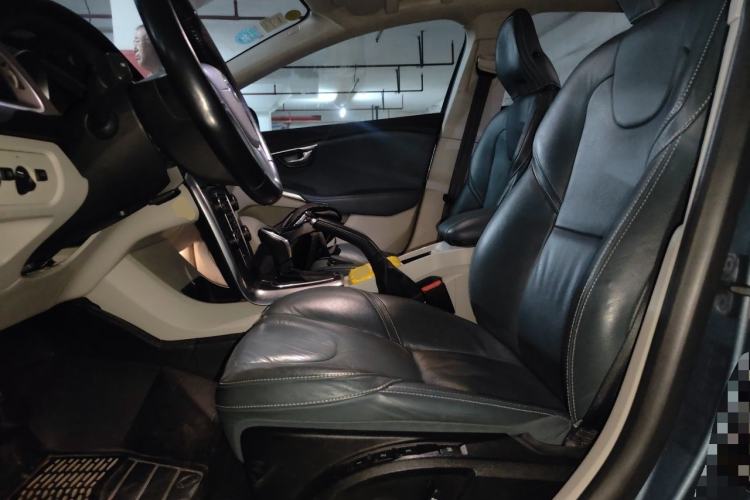 Used Volvo V40 2014 2.0T Zhiya Edition Left Front Seat