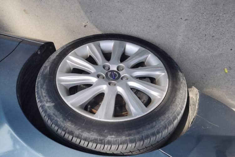 Used Volvo V40 2014 2.0T Zhiyi Version Left Front Wheel Hub