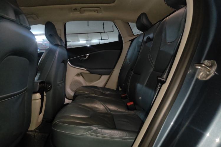 Used Volvo V40 2014 2.0T Zhiya Edition Left Rear Seat