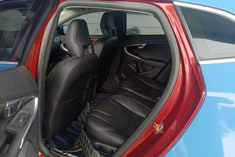 Used Volvo V40 2014 2.0T Zhiya Edition Left Rear Seat