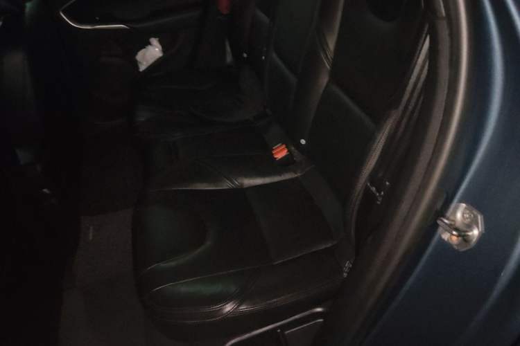 Used Volvo V40 2014 2.0T Zhiya Edition Left Rear Seat