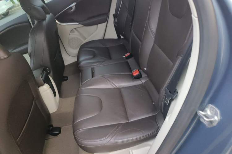 Used Volvo V40 2014 2.0T Zhiya Edition Left Rear Seat