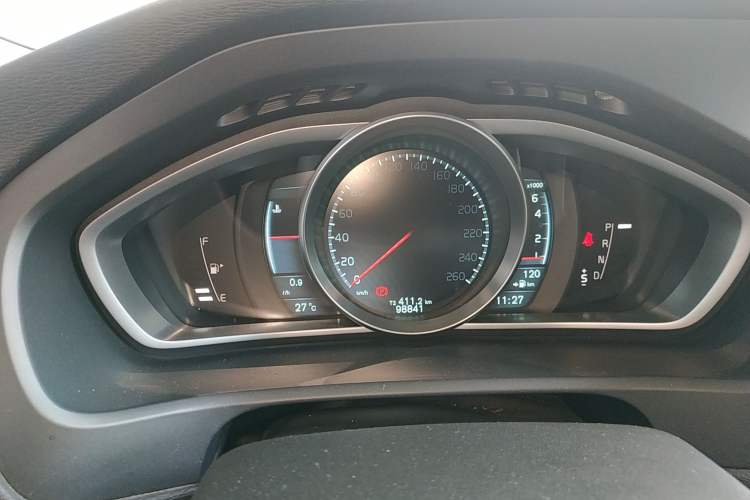 Used Volvo V40 2014 2.0T Zhiya Edition Odometer Close Up