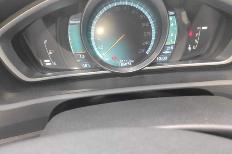 Used Volvo V40 2014 2.0T Zhiya Edition Odometer Close Up