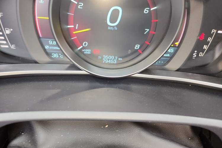 Used Volvo V40 2014 Cross Country T5 AWD Smart Luxury Edition Odometer Close Up