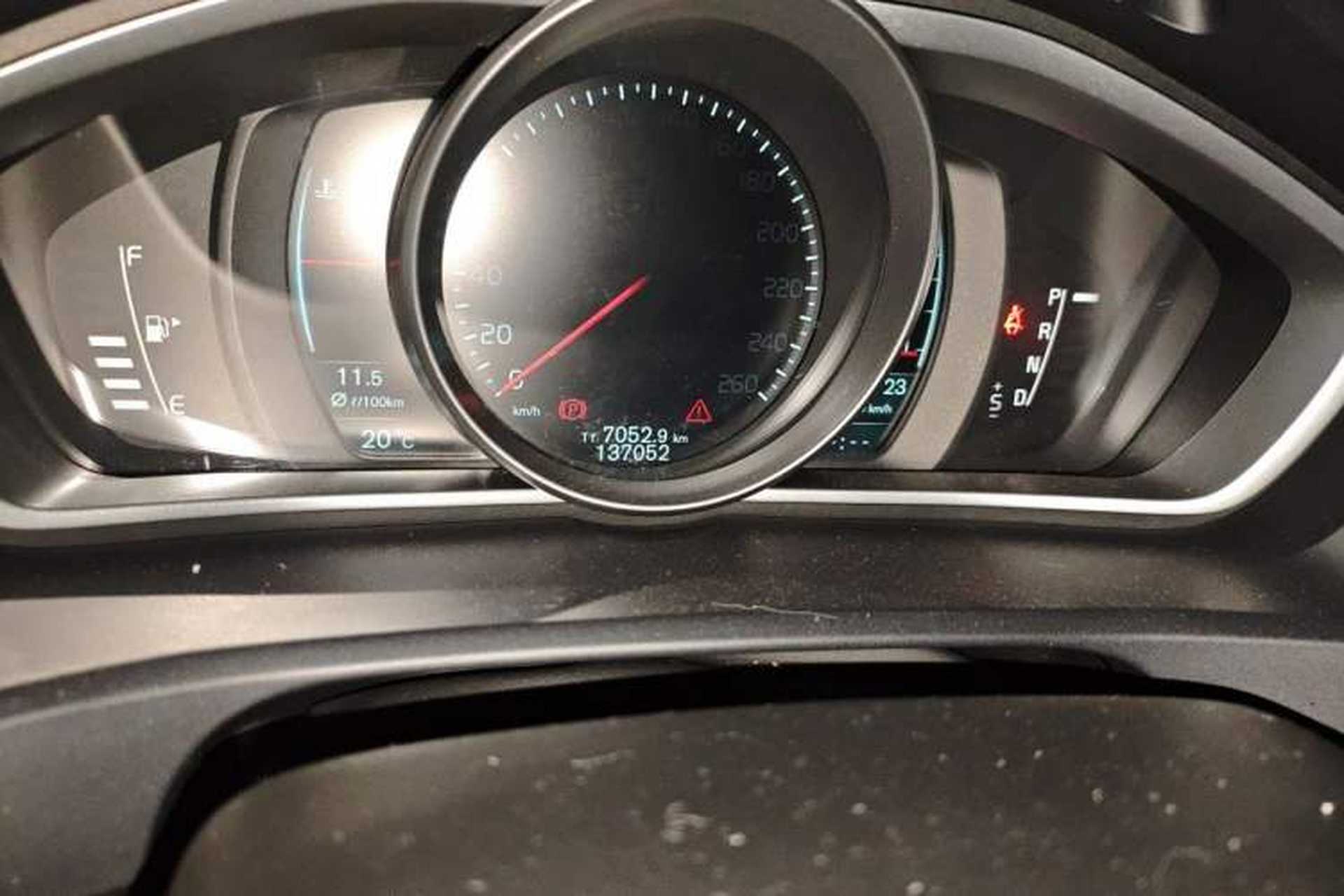 Used Volvo V40 2014 2.0T Zhiya Edition Odometer Close Up