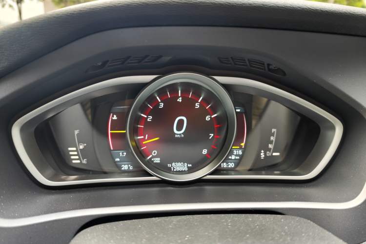 Used Volvo V40 2014 2.0T Zhiya Edition Odometer Close Up