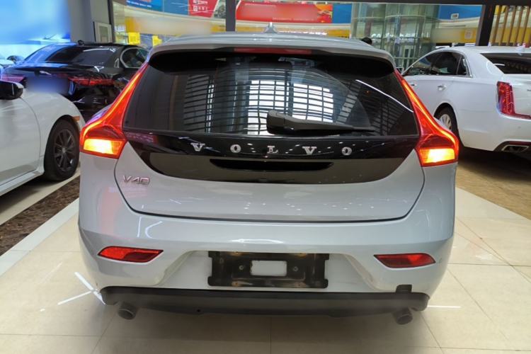 Used Volvo V40 2014 2.0T Zhiya Edition Rear