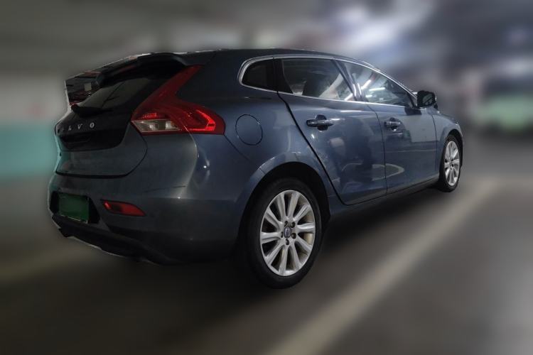 Used Volvo V40 2014 2.0T Zhiya Edition Rear Right 45 Deg
