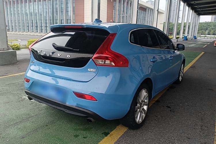 Used Volvo V40 2014 2.0T Zhiya Edition Rear Right 45 Deg