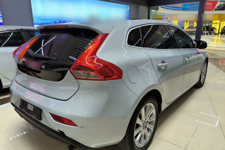 Used Volvo V40 2014 2.0T Zhiya Edition Rear Right 45 Deg
