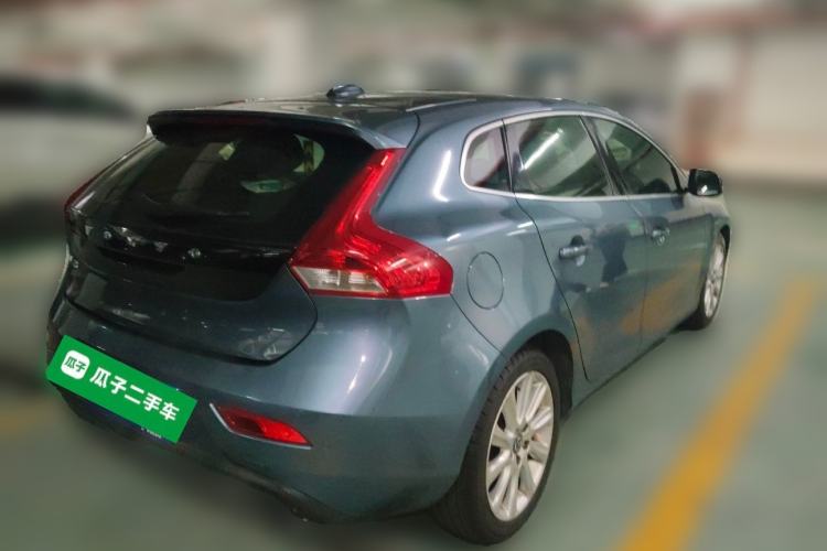 Used Volvo V40 2014 2.0T Zhiya Edition Rear Right 45 Deg