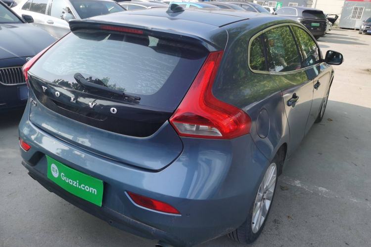 Used Volvo V40 2014 2.0T Zhiyi Version Rear Right 45 Deg