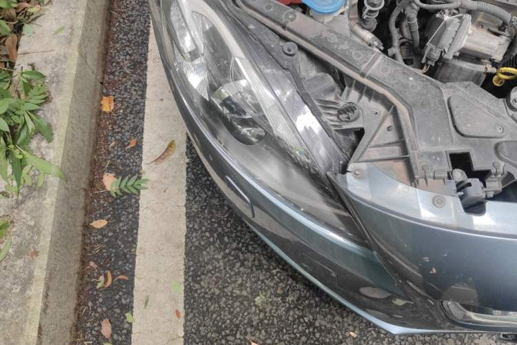 Used Volvo V40 2014 2.0T Zhiya Edition Right Front Headlight
