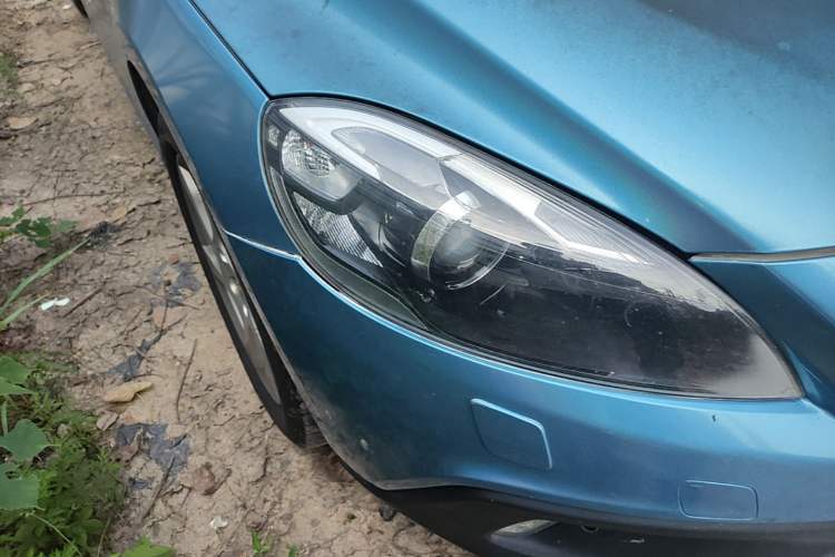 Used Volvo V40 2014 Cross Country T5 AWD Smart Luxury Edition Right Front Headlight