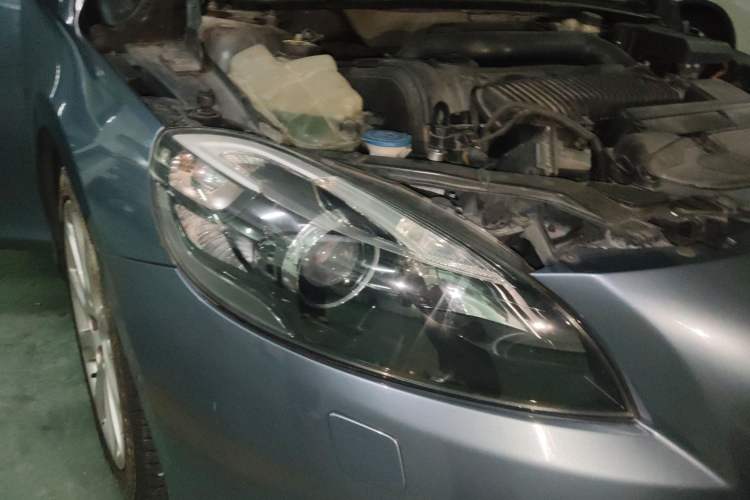 Used Volvo V40 2014 2.0T Zhiya Edition Right Front Headlight