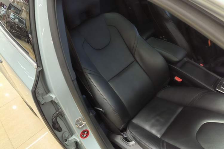 Used Volvo V40 2014 2.0T Zhiya Edition Right Front Seat