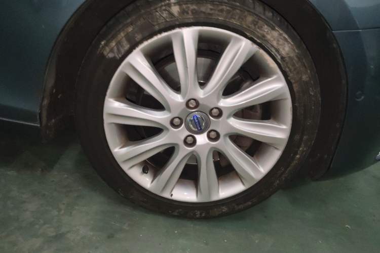 Used Volvo V40 2014 2.0T Zhiya Edition Right Front Wheel Hub