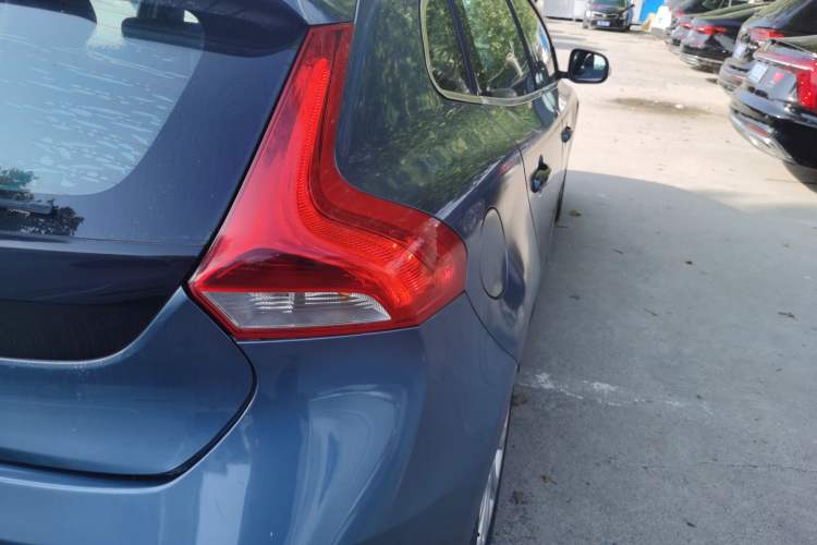 Used Volvo V40 2014 2.0T Zhiyi Version Right Rear Taillight