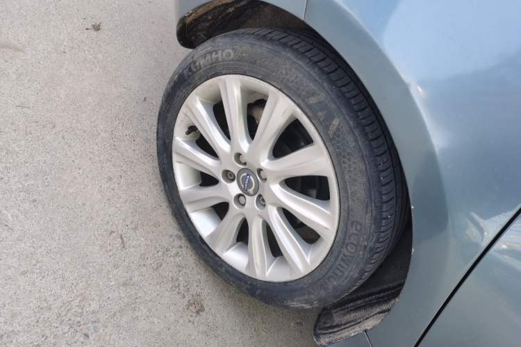 Used Volvo V40 2014 2.0T Zhiyi Version Right Rear Wheel Hub