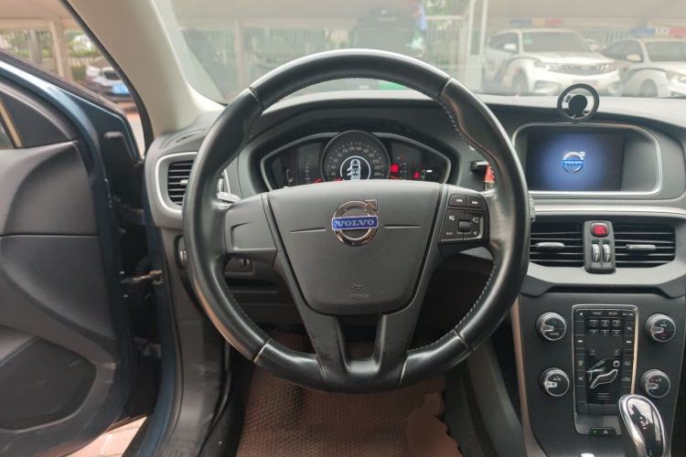 Used Volvo V40 2014 2.0T ZhiShang Version Steering Wheel