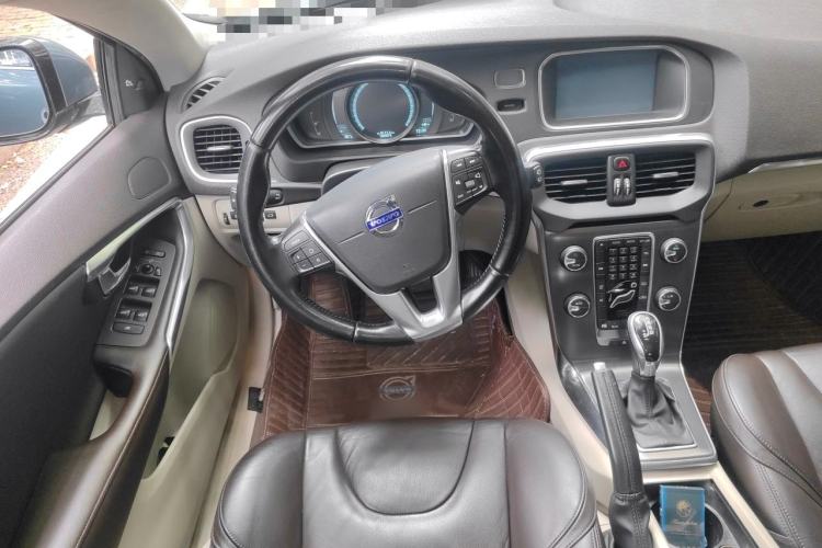 Used Volvo V40 2014 2.0T Zhiya Edition Steering Wheel