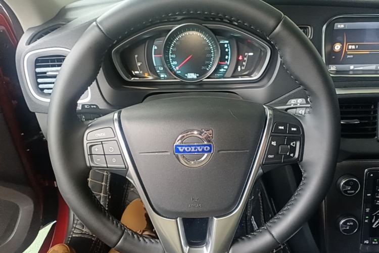 Used Volvo V40 2014 2.0T Zhiya Edition Steering Wheel