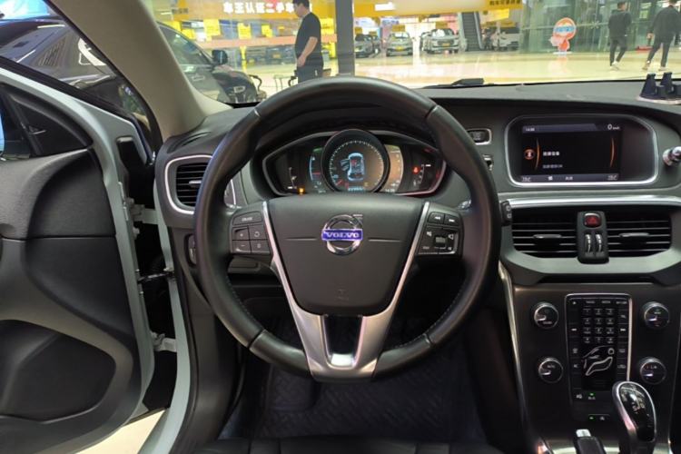 Used Volvo V40 2014 2.0T Zhiya Edition Steering Wheel