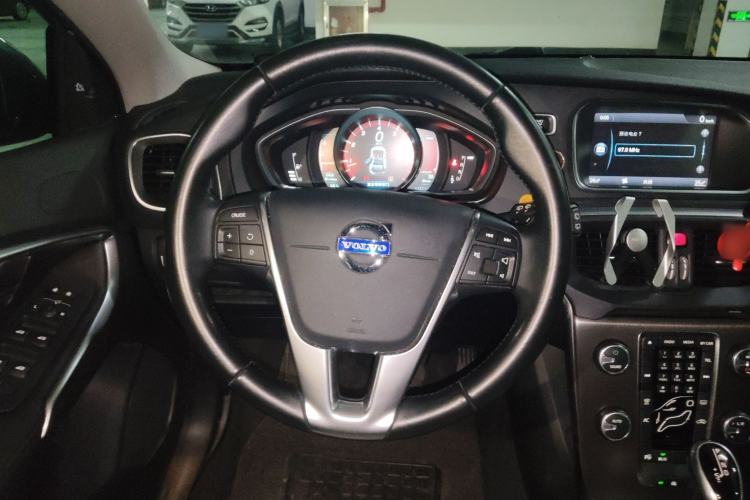 Used Volvo V40 2014 2.0T Zhiya Edition Steering Wheel