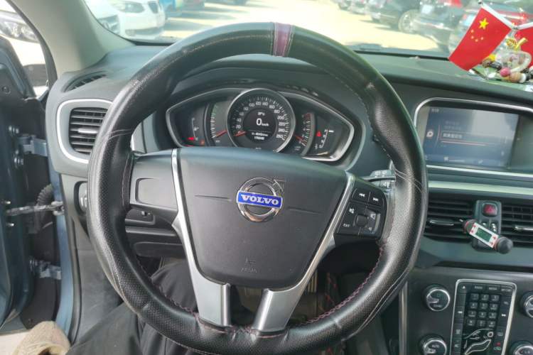Used Volvo V40 2014 2.0T Zhiyi Version Steering Wheel