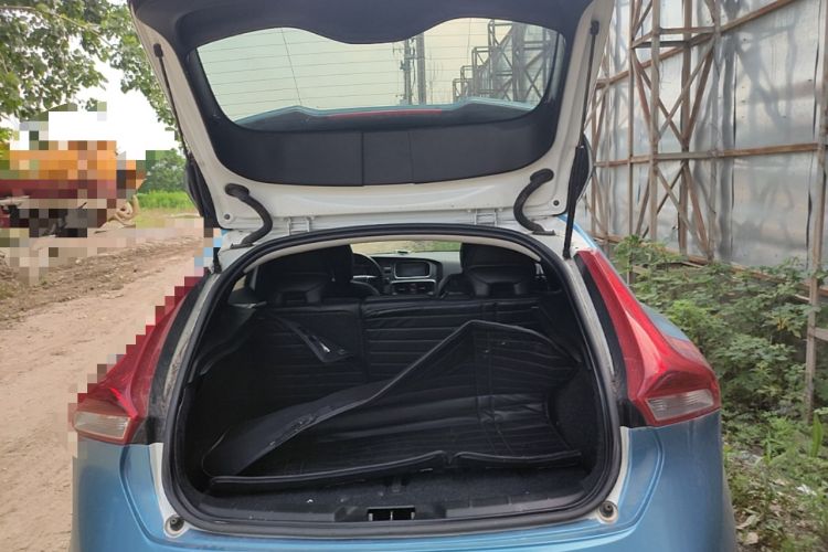 Used Volvo V40 2014 Cross Country T5 AWD Smart Luxury Edition Trunk