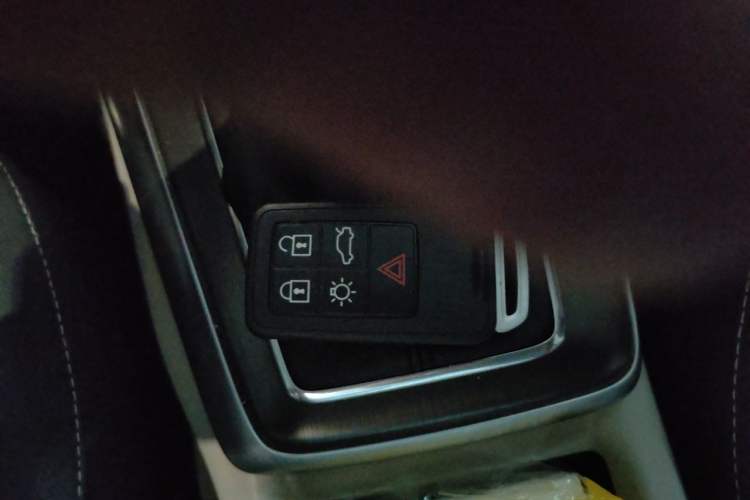 Used Volvo V40 2014 2.0T Zhiya Edition Vehicle Key