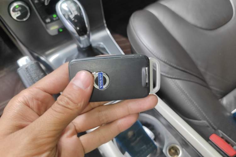 Used Volvo V40 2014 2.0T Zhiya Edition Vehicle Key
