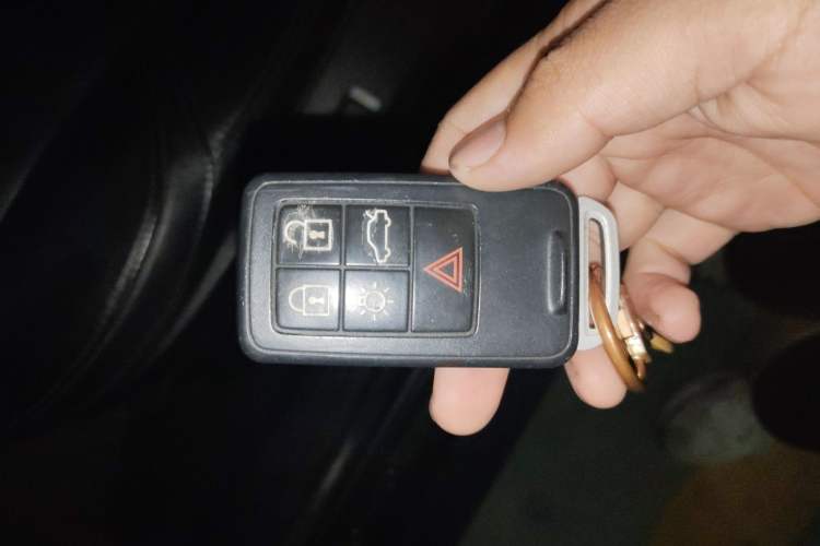 Used Volvo V40 2014 2.0T Zhiya Edition Vehicle Key