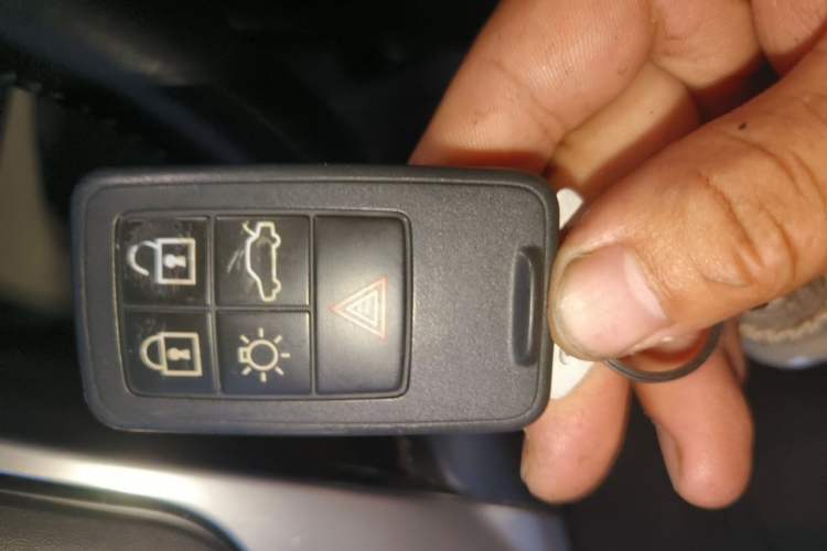 Used Volvo V40 2014 2.0T Zhiya Edition Vehicle Key