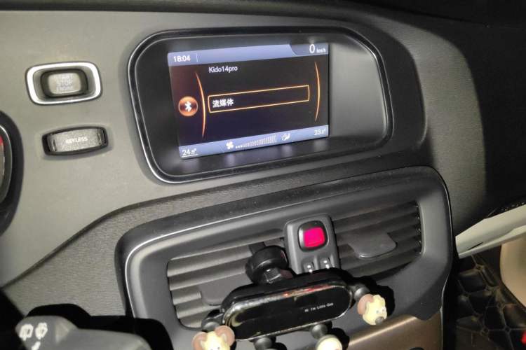 Used Volvo V40 2014 Cross Country T5 AWD Smart Luxury Edition Audio And AC Panel