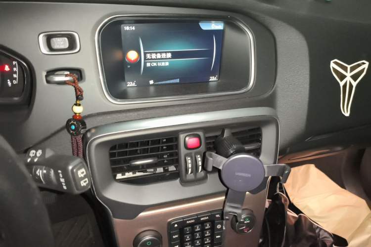 Used Volvo V40 2014 Cross Country T5 AWD Smart Luxury Edition Audio And AC Panel