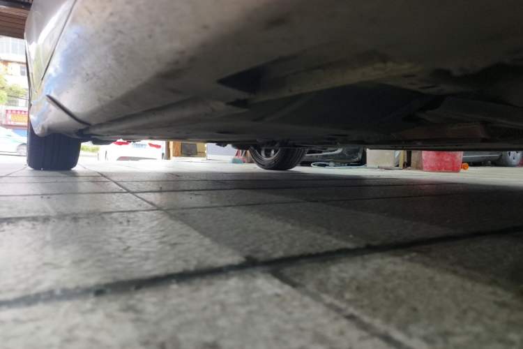 Used Volvo V40 2014 2.0T Zhiya Edition Chassis Front Right